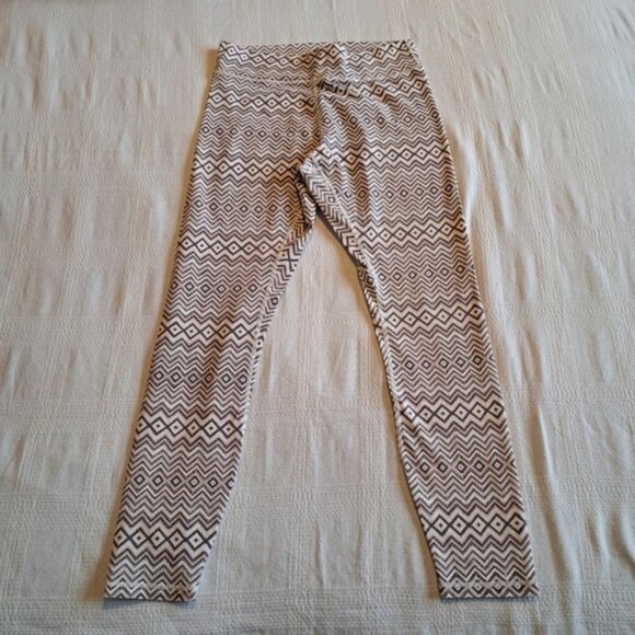 Ivory Ella women's size Medium zig zag & diamond patterned leggings - Picture 1 of 5